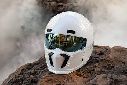 Retro Motorcycle Helmet with Adjustable Ventilation and Anti-Fog Visor