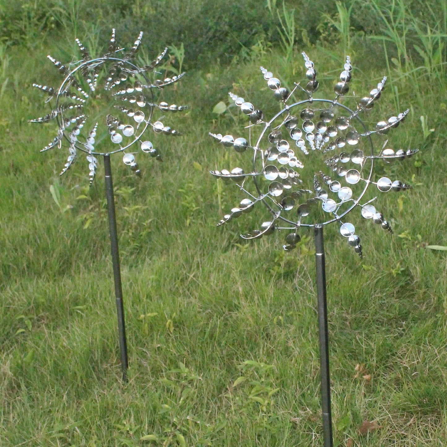 Decorative Metal Windmill with Spinning Garden Design